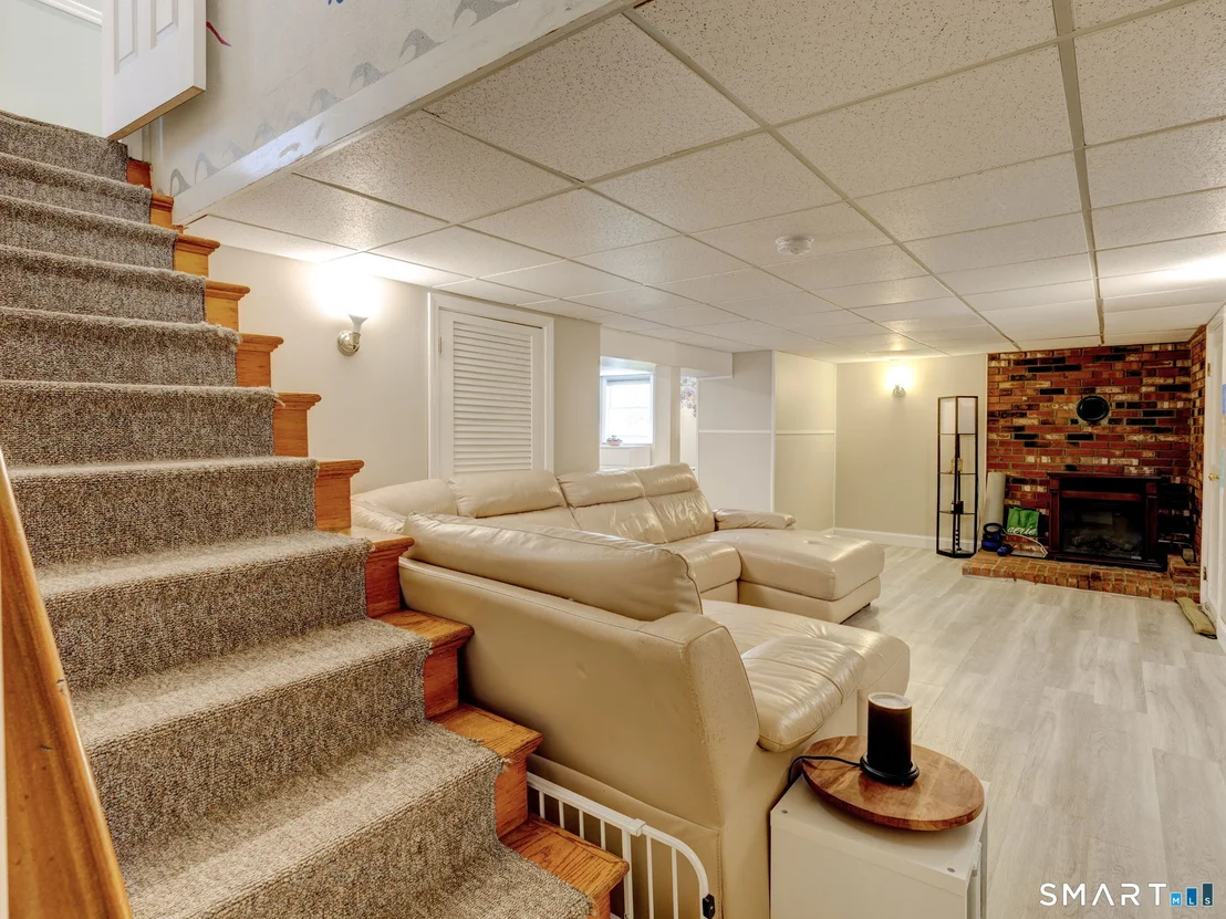 Photo of 887 Spindle Hill Road