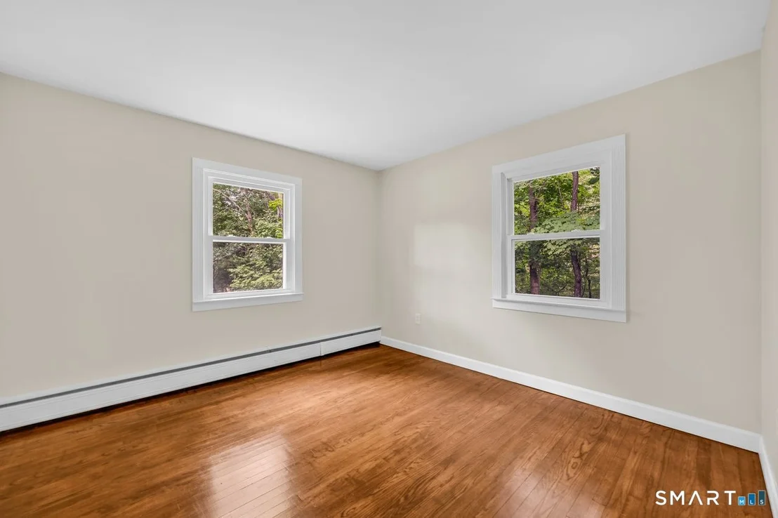 Photo of 425 Lakeside Road