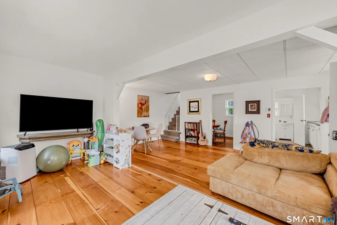 Photo of 325 Wakefield Boulevard