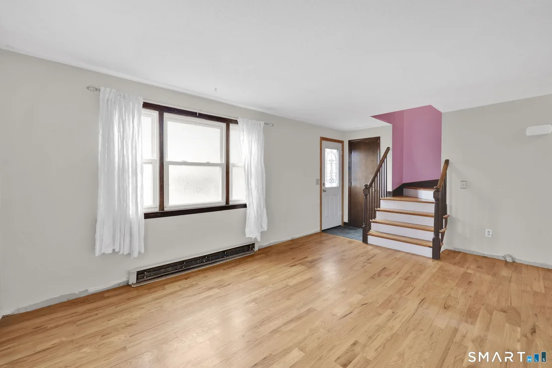Photo of 1091 Flanders Road