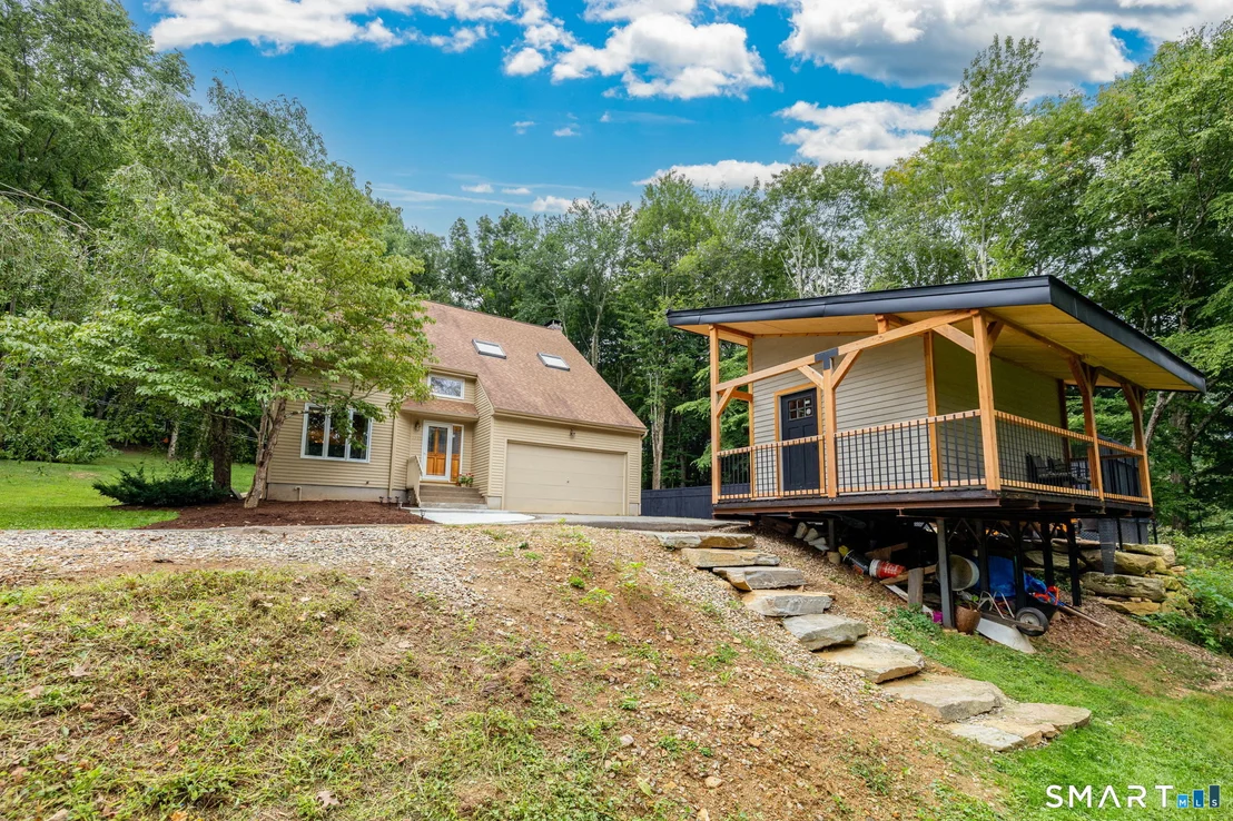 Photo of 1386 Cedar Swamp Road