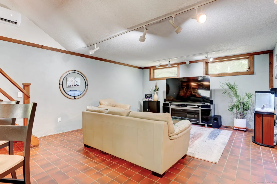 Photo of 76 Davis Road