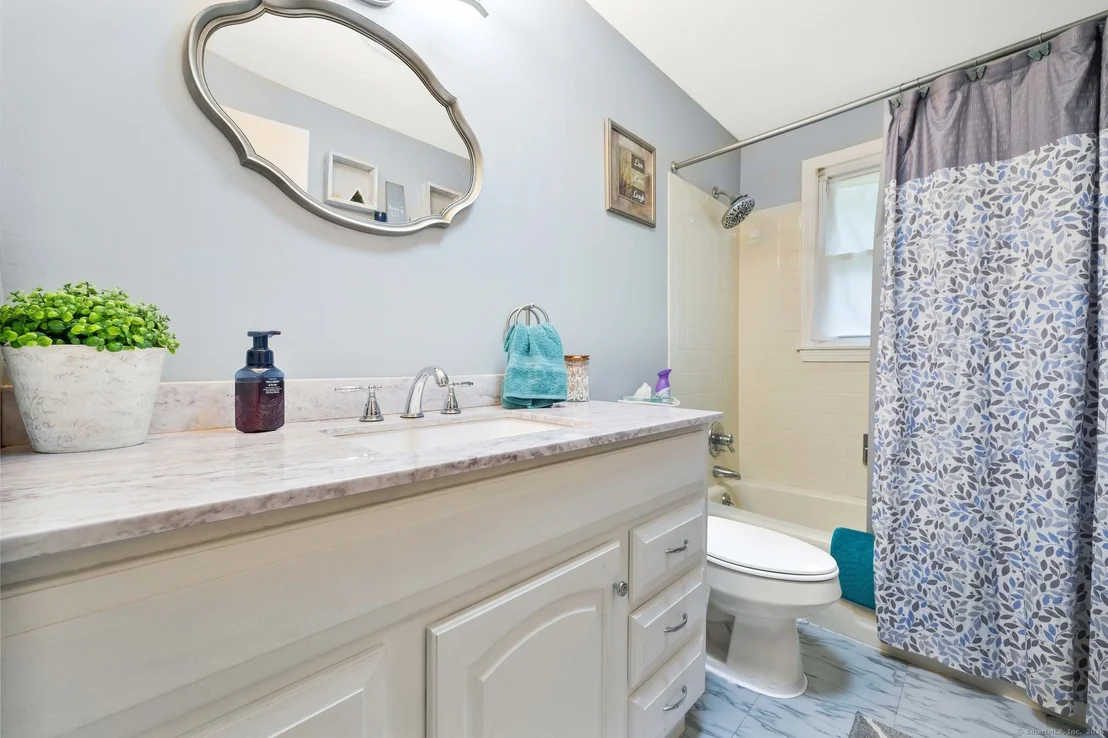 Photo of 100 Fieldstone Lane