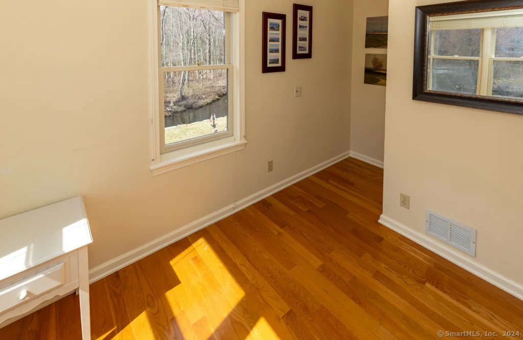 Photo of 25 Deep Hollow Road