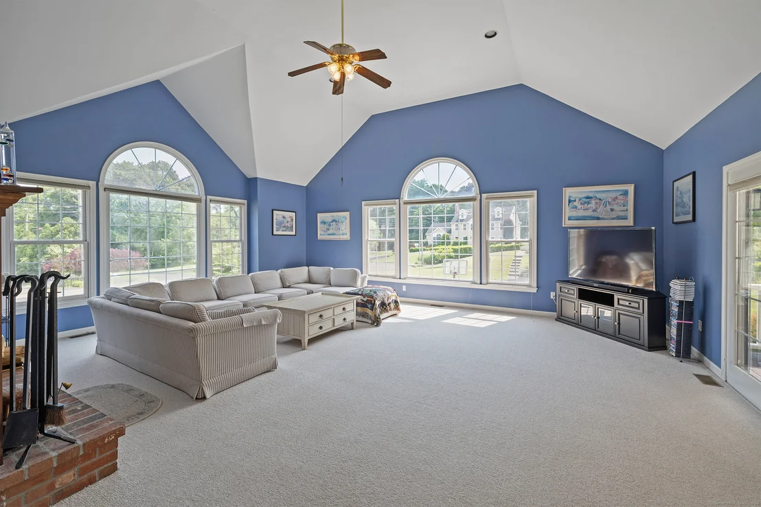 Photo of 124 Meadowview Drive