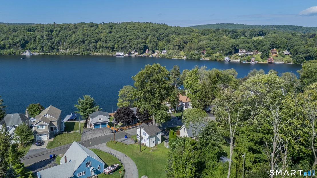 Photo of 325 Wakefield Boulevard