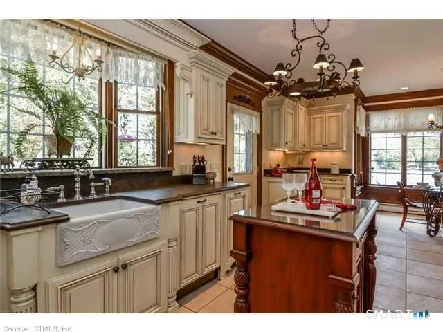 Photo of 431 Wakefield Boulevard