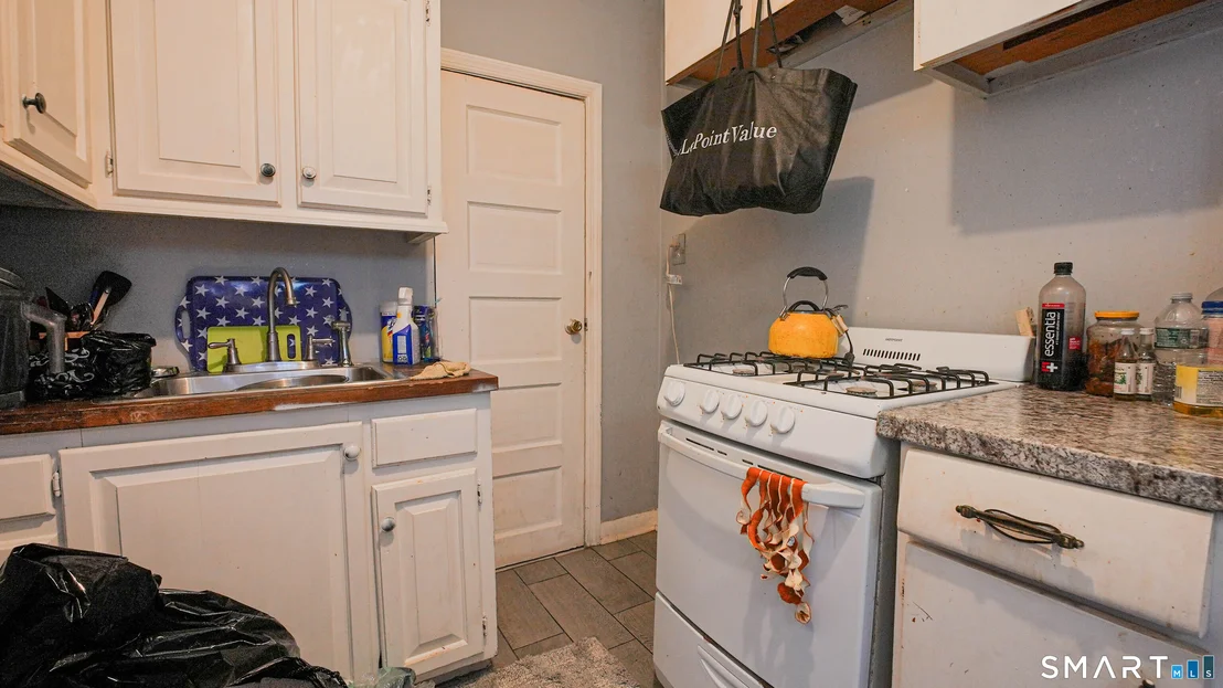 Photo of 46 Deforest Avenue