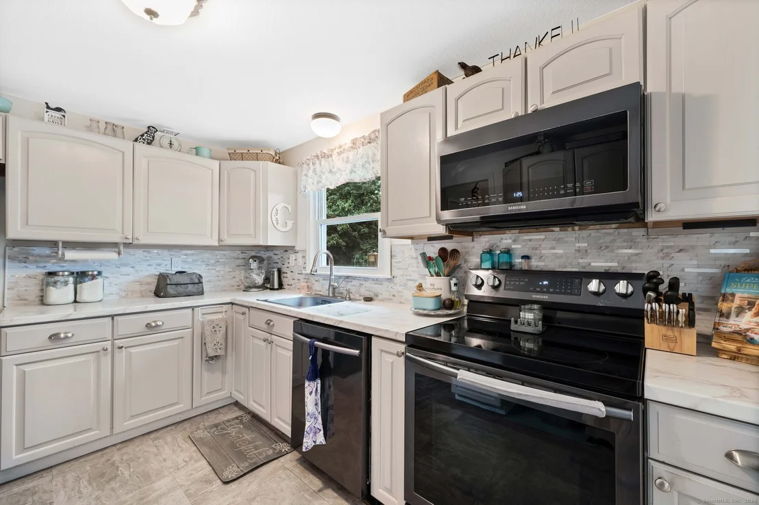 Photo of 100 Fieldstone Lane