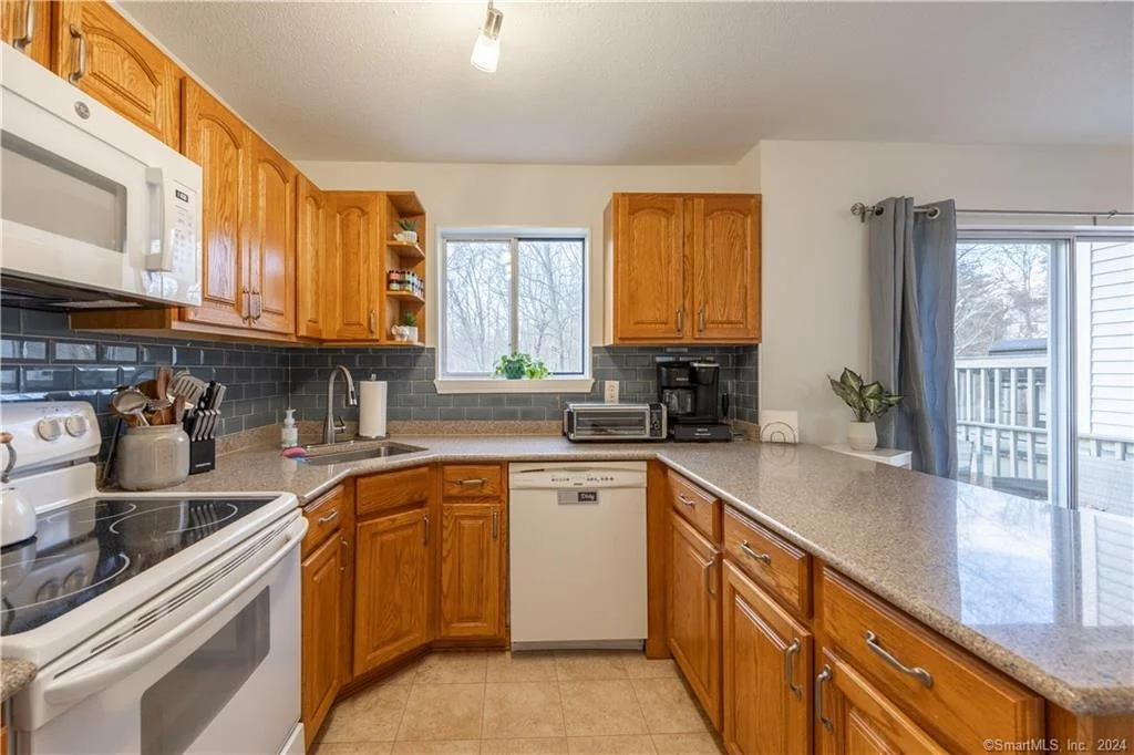 Photo of Unit 41D at 925 Oronoke Road