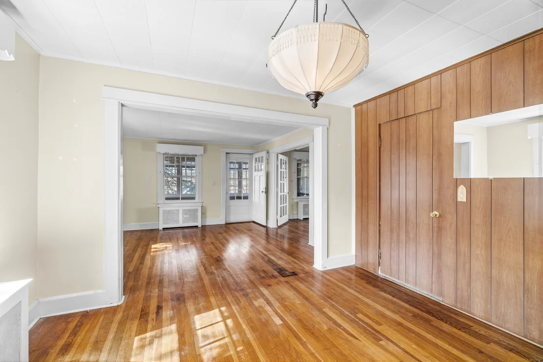 Photo of 143 Highview Avenue