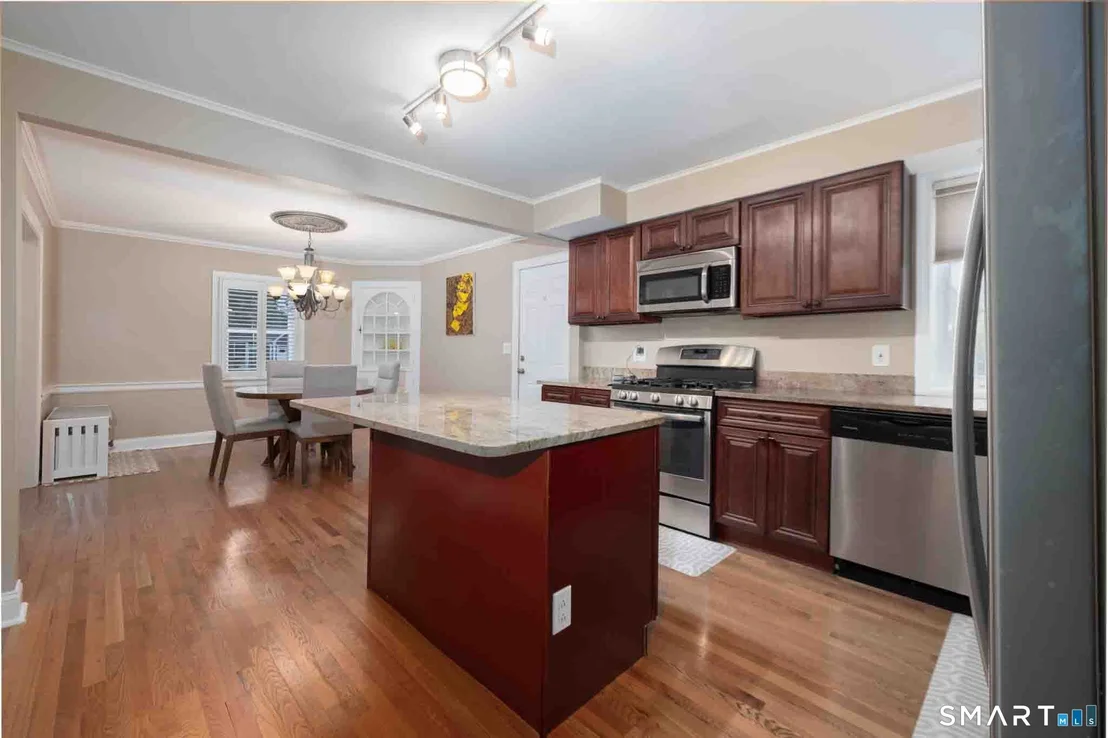 Photo of 140 Round Hill Road