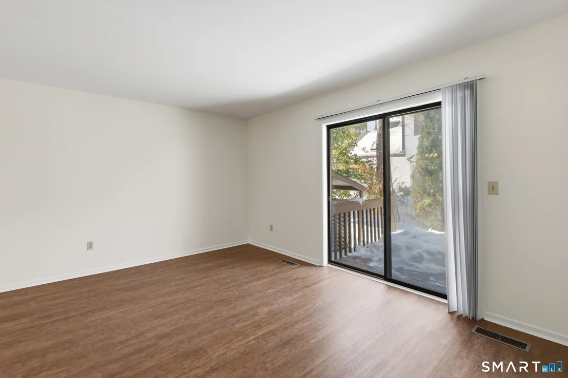 Photo of Unit APT82 at 827 Oronoke Road