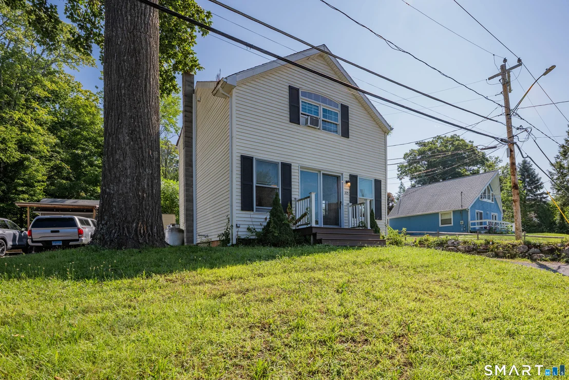 Photo of 325 Wakefield Boulevard