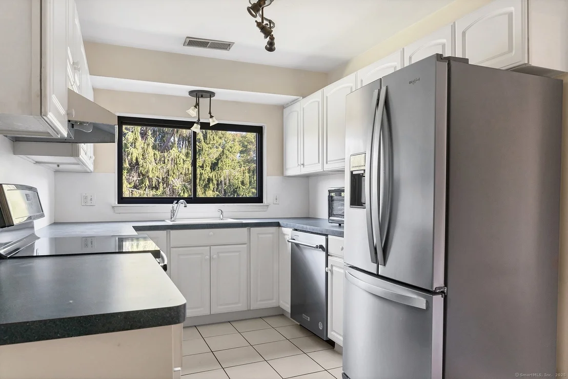 Photo of Unit APT7B at 91 Riverview Road