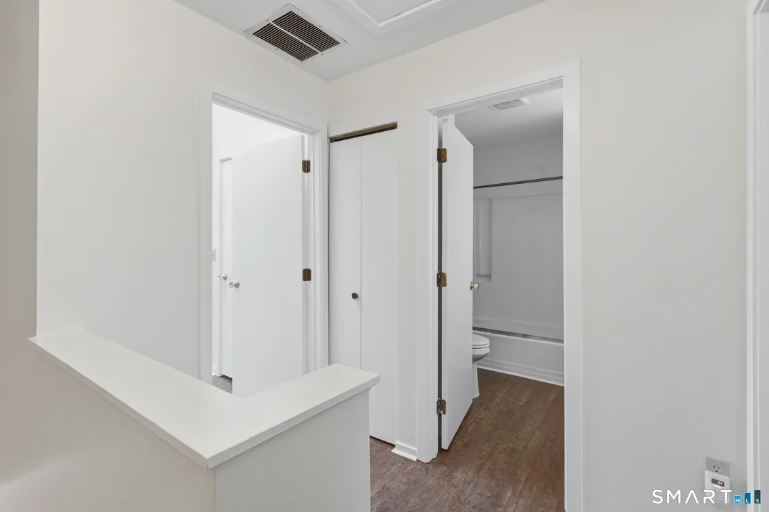 Photo of Unit APT82 at 827 Oronoke Road