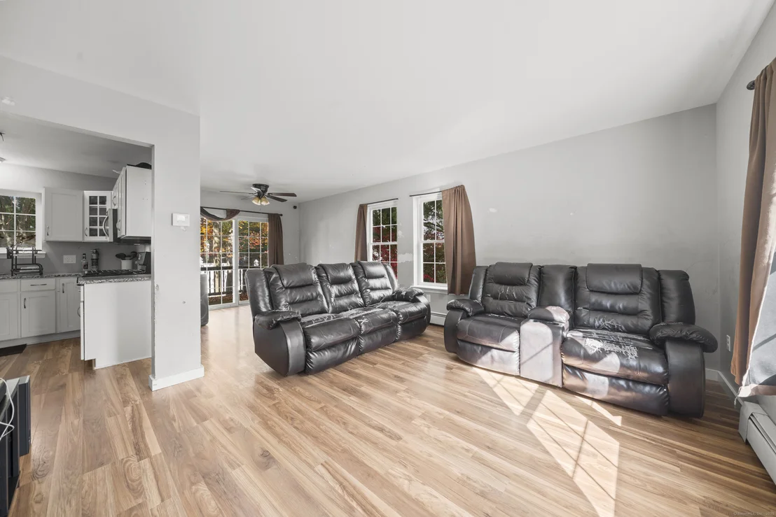 Photo of 225 White Oak Way