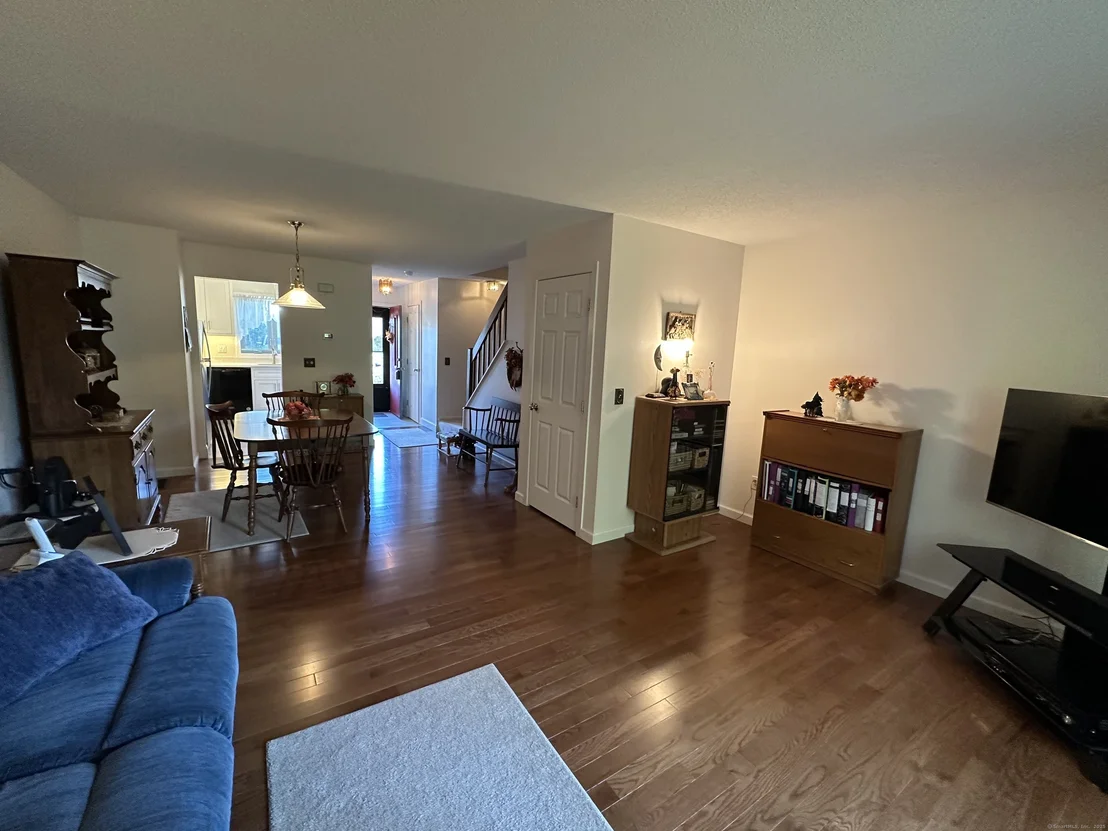 Photo of Unit APT23 at 827 Oronoke Road