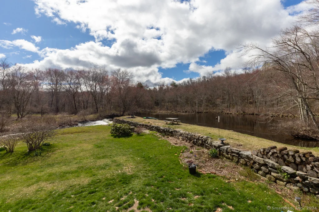 Photo of 25 Deep Hollow Road