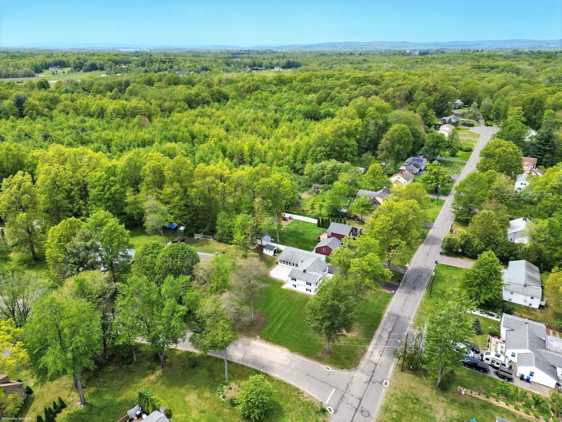 Photo of 843 Overhill Drive