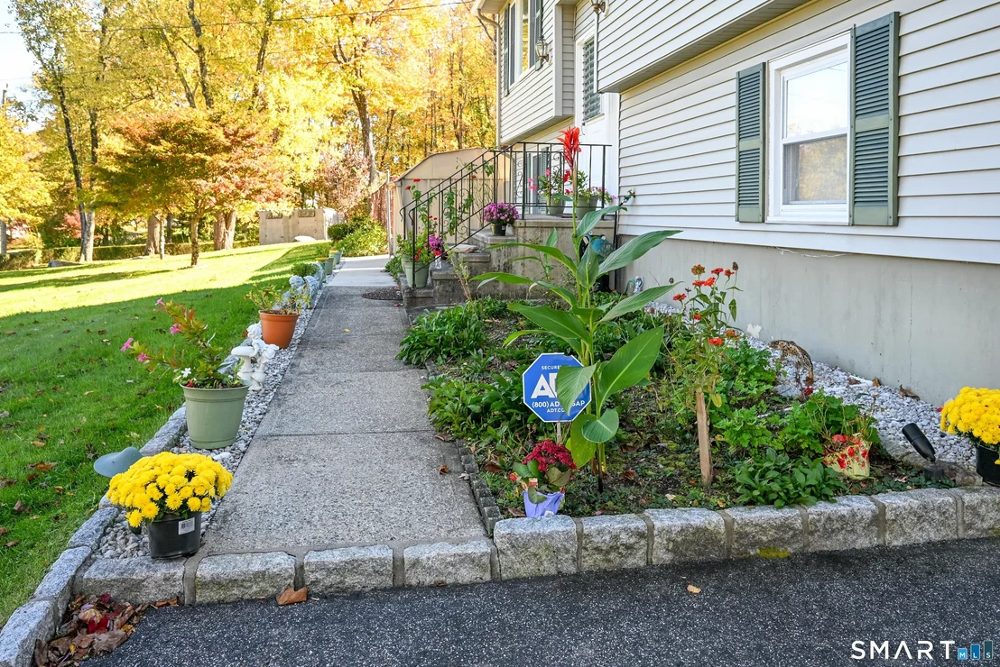 Photo of 2 Ken Oaks Drive