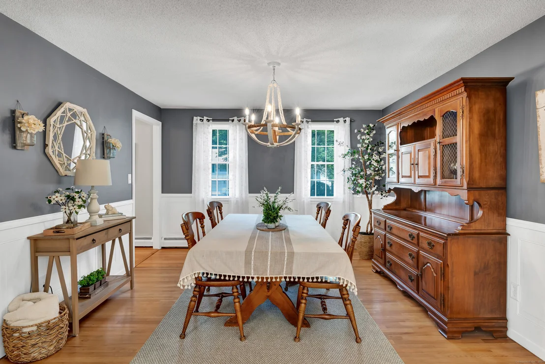 Photo of 302 Quarry Brook Drive