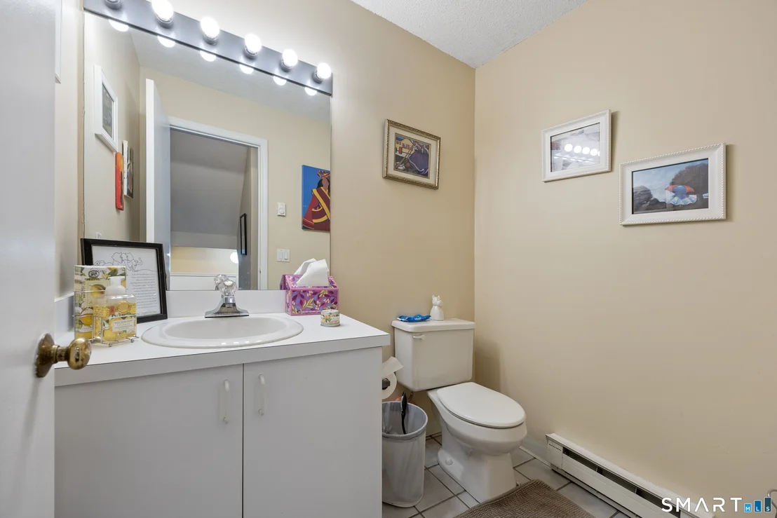 Photo of Unit 27F at 925 Oronoke Road