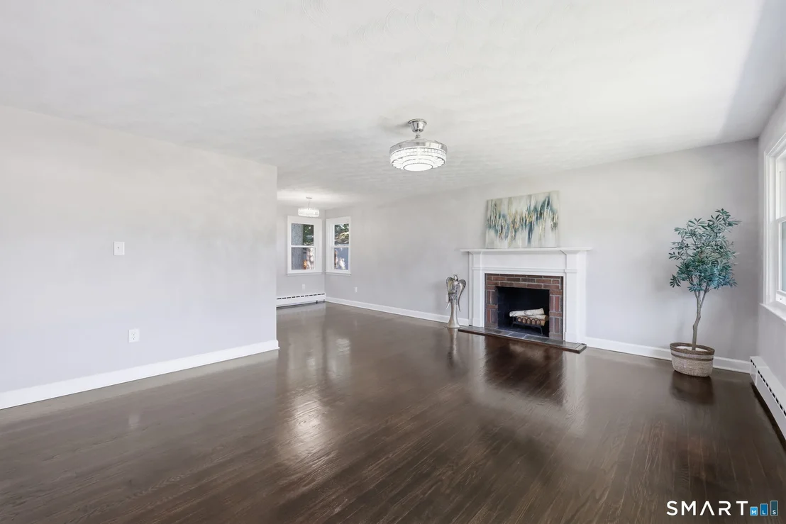 Photo of 156 Robin Hill Road