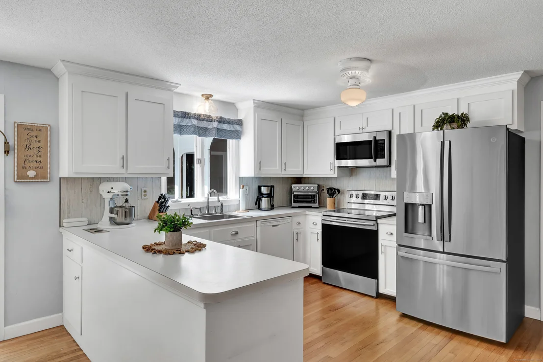 Photo of 302 Quarry Brook Drive