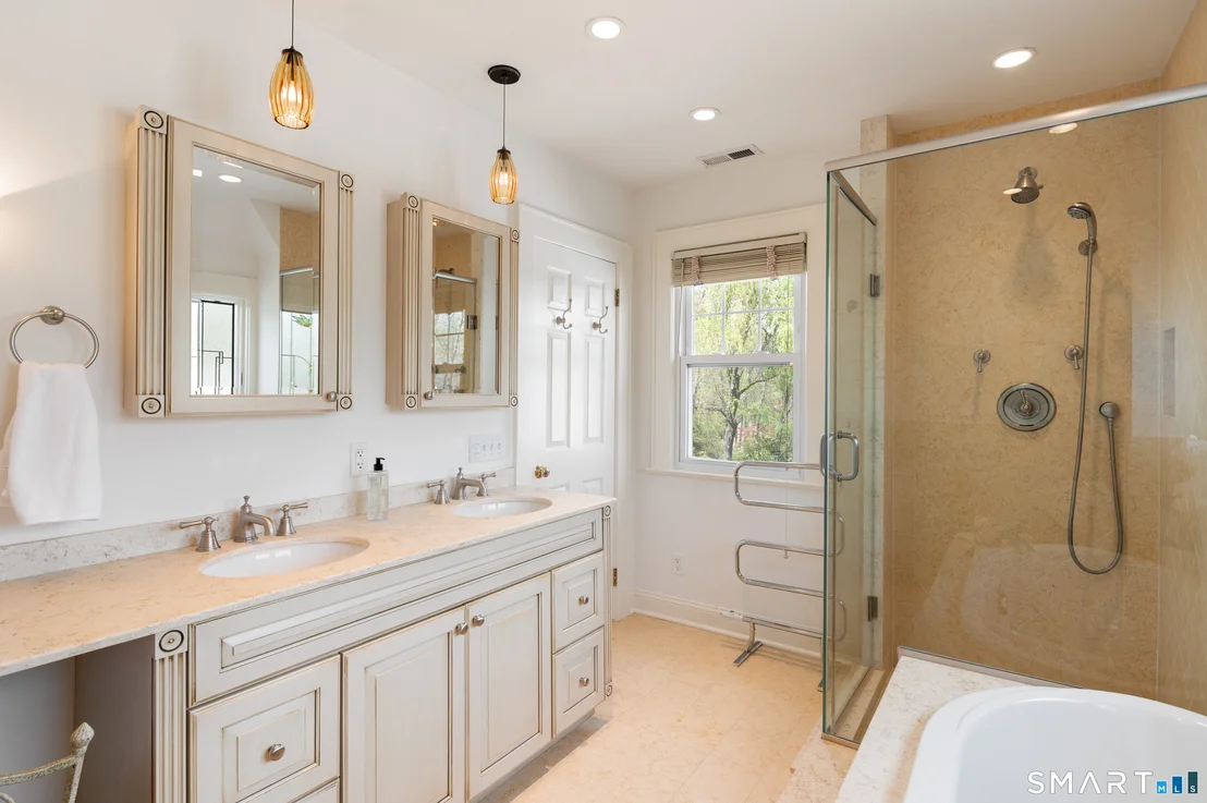 Photo of 231 Roxbury Road