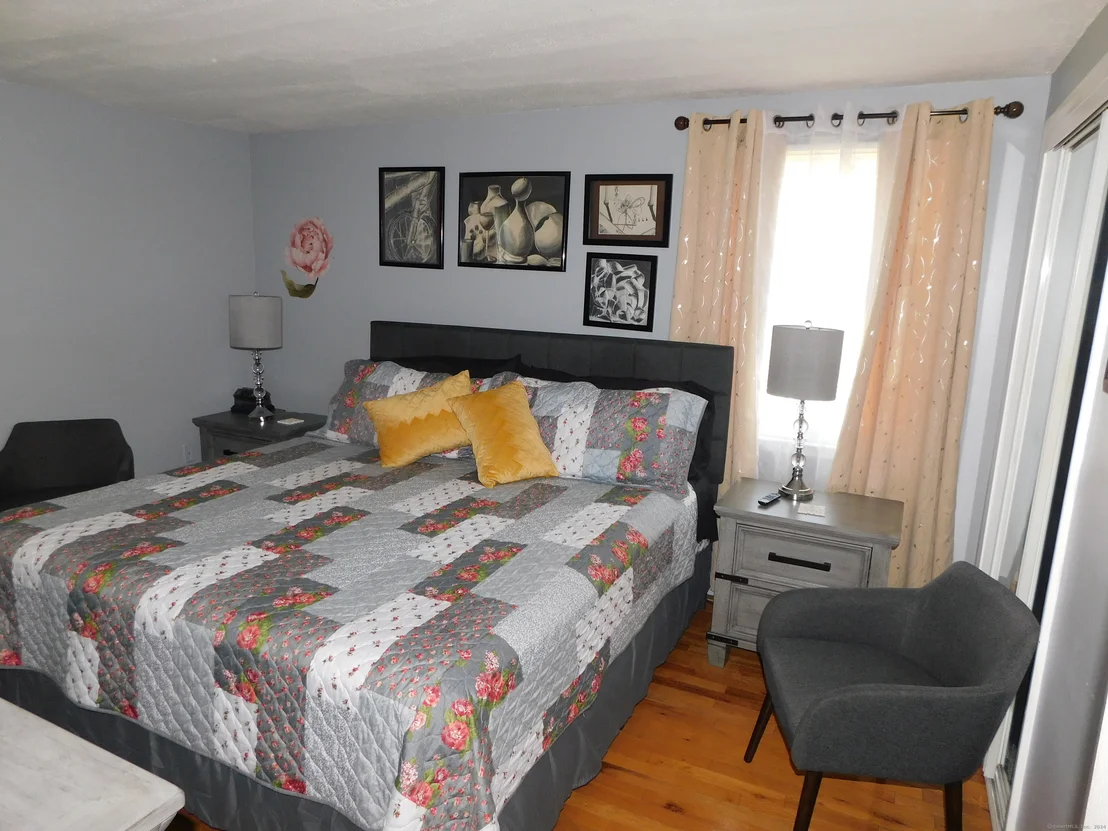 Photo of 212 Willowcrest Drive