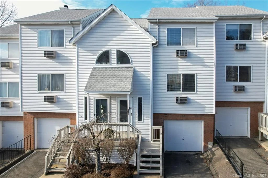 Photo of Unit 41D at 925 Oronoke Road