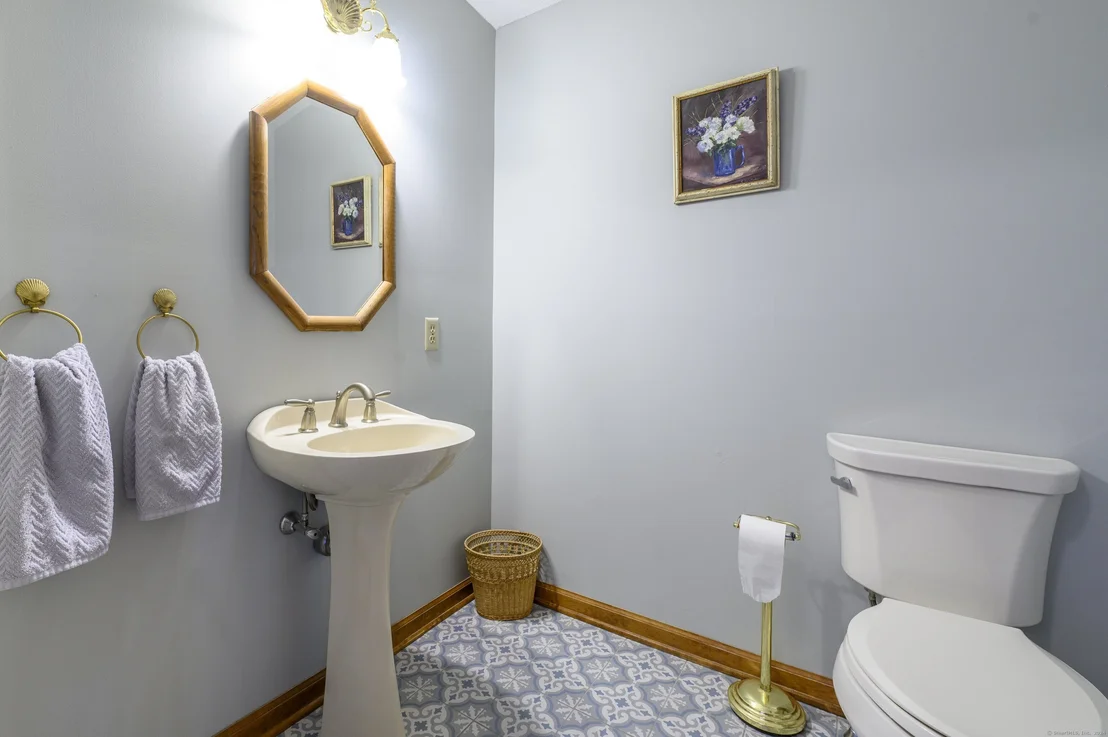 Photo of 1352 Wolf Hill Road