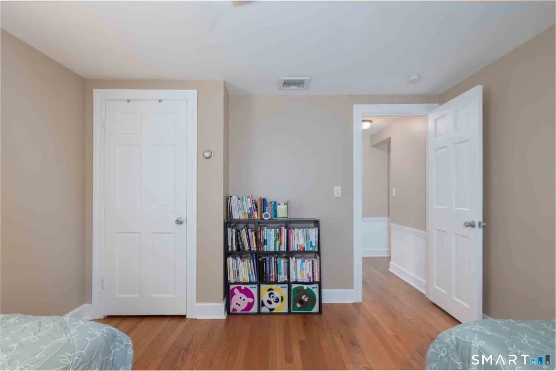 Photo of 140 Round Hill Road