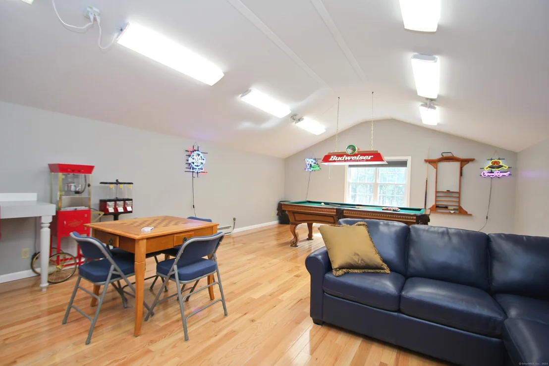 Photo of 1183 Newgate Road