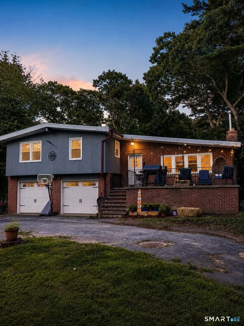 Photo of 686 Squaw Rock Road