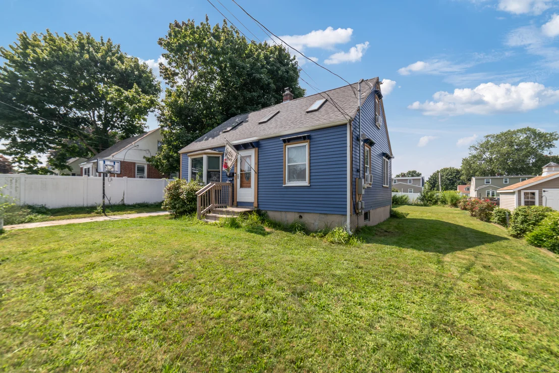 Photo of 52 Round Hill Road