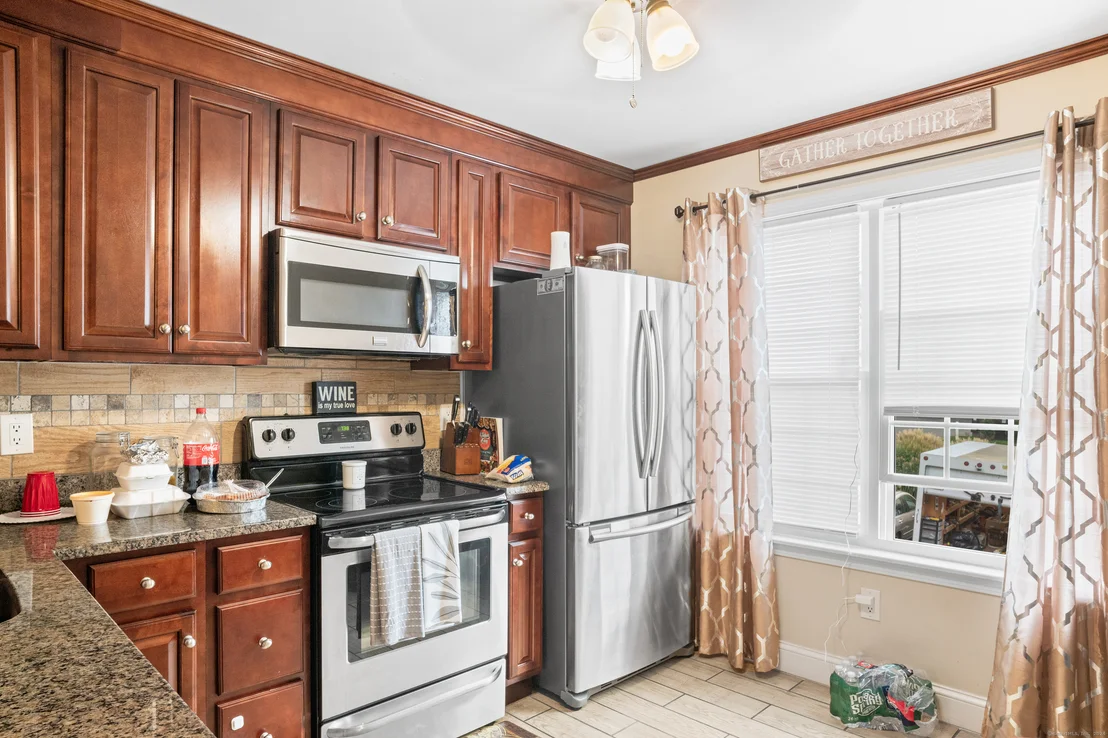 Photo of Unit APT3 at 10 Taft Point