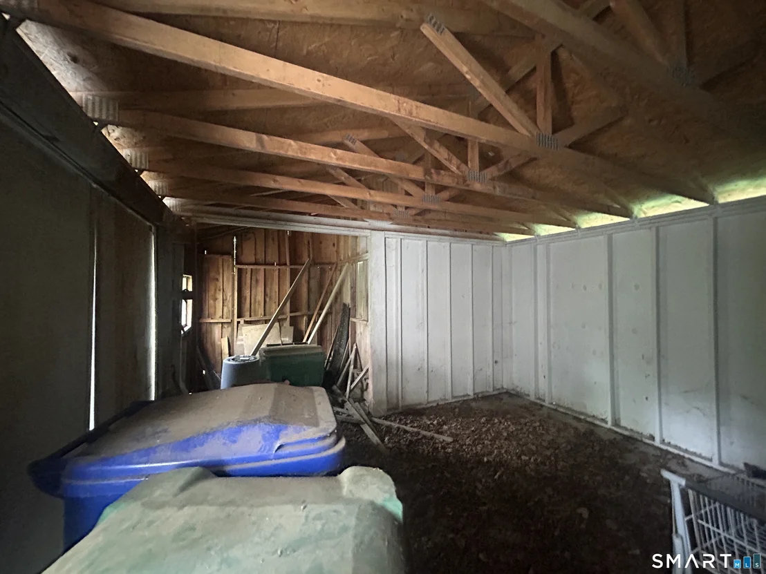 Photo of 433 Simsbury Road