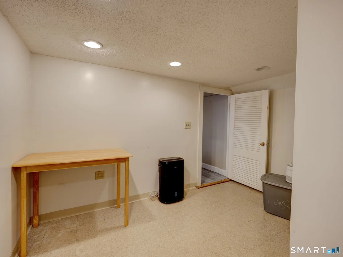 Photo of 887 Spindle Hill Road
