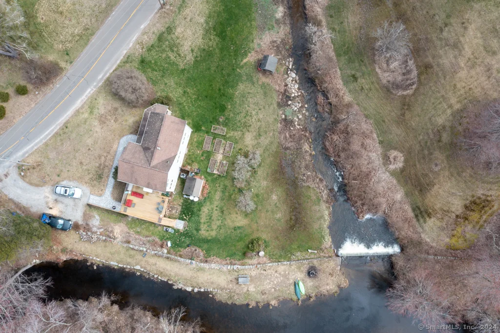 Photo of 25 Deep Hollow Road
