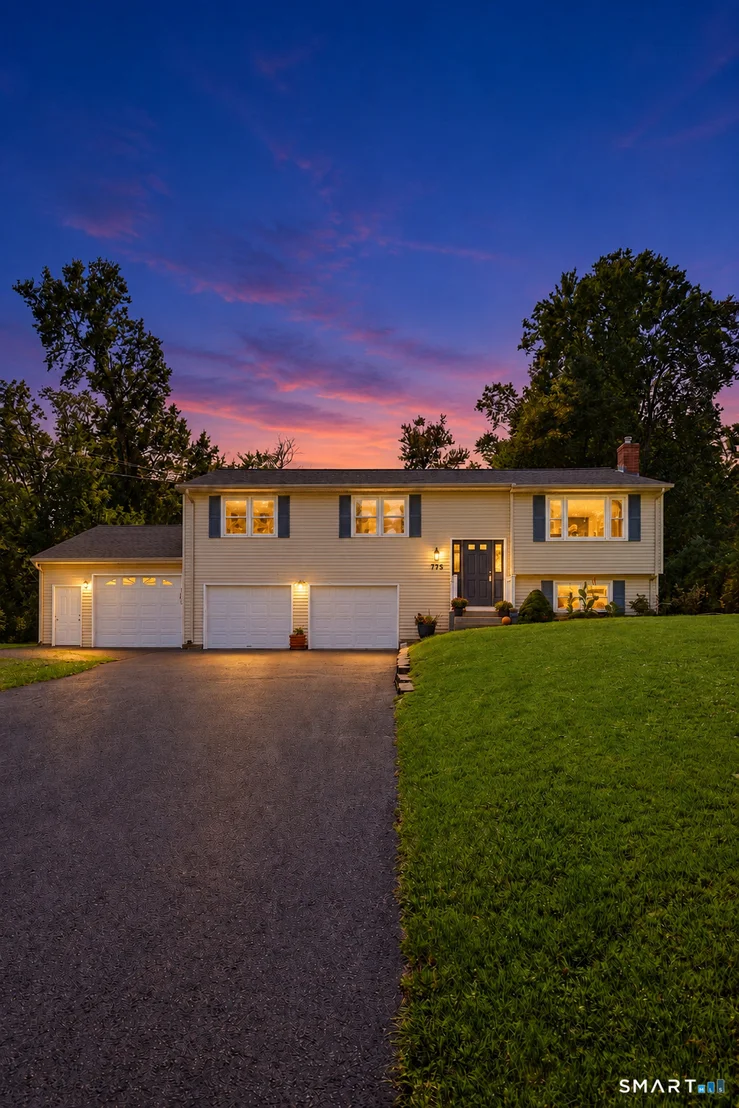 Photo of 775 Overhill Drive