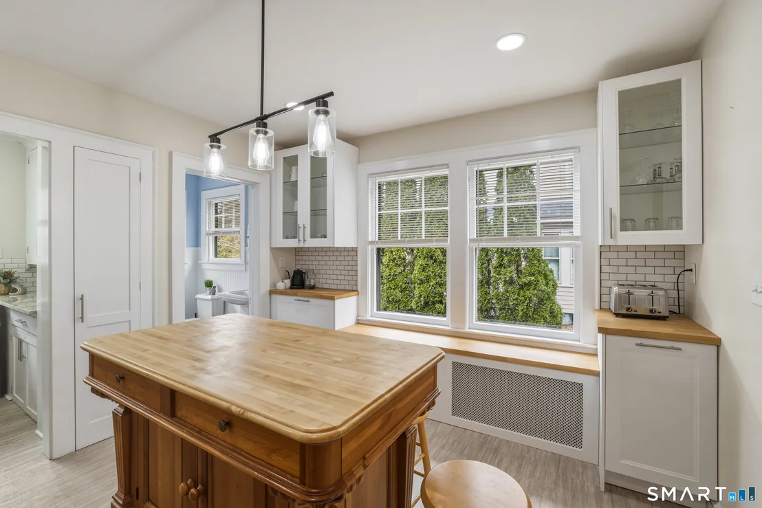 Photo of 365 Maple Avenue