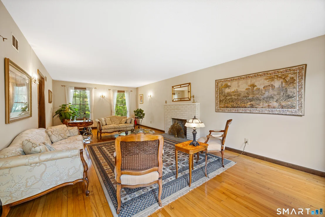 Photo of 620 Riverside Drive