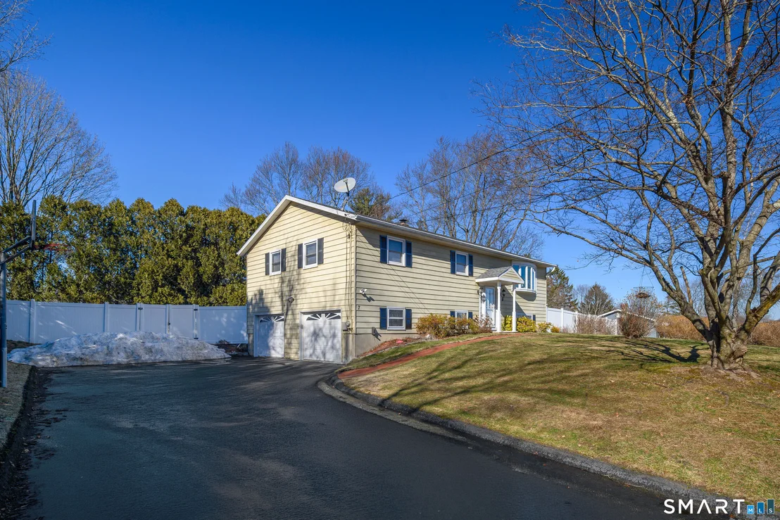 Photo of 7 Bittersweet Drive
