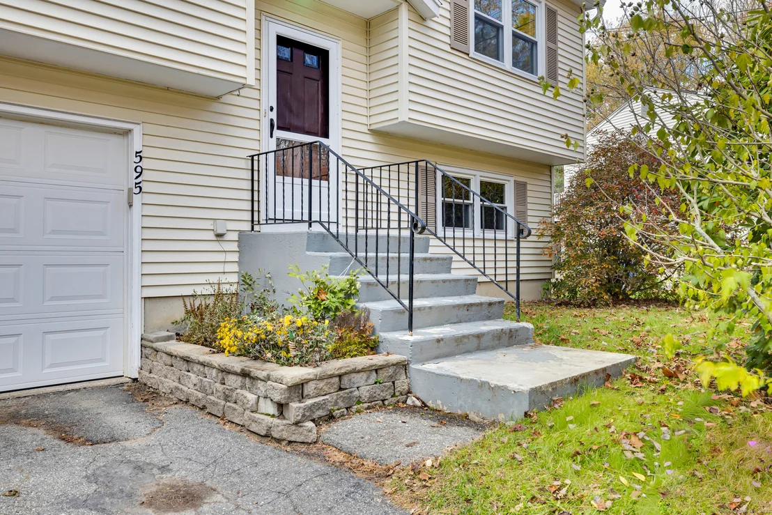 Photo of 595 Torringford Street