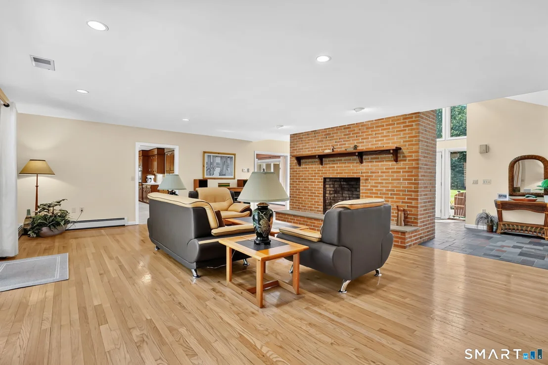 Photo of 70 Davis Road
