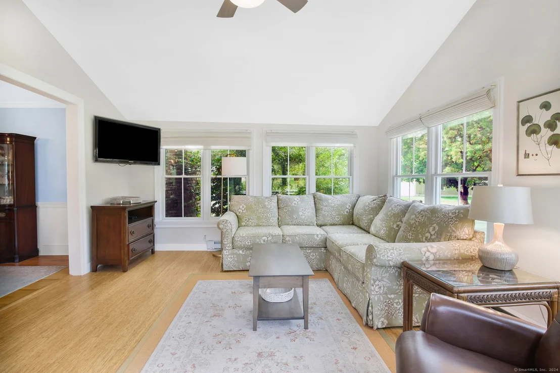 Photo of 21 Colonial Drive