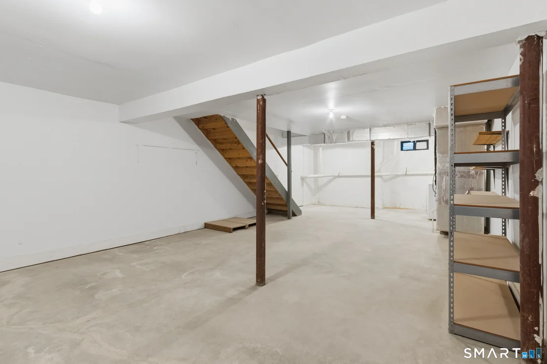 Photo of Unit APT82 at 827 Oronoke Road