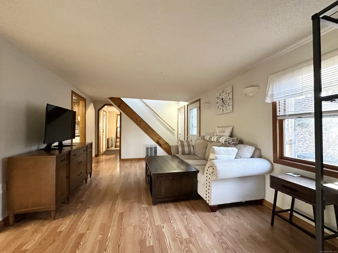Photo of 418 Lake Road